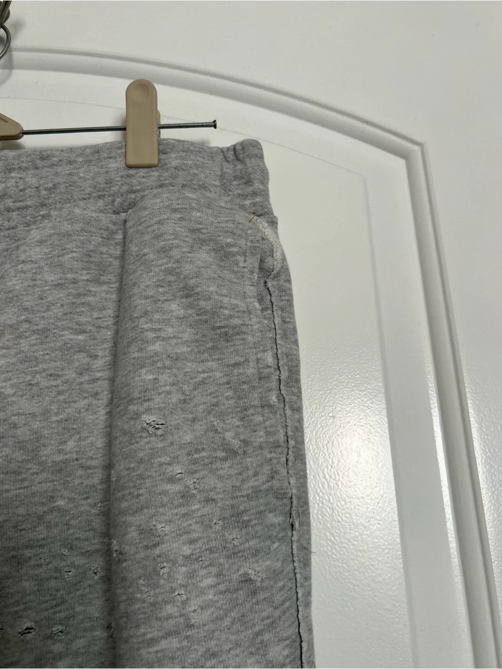 Alo Yoga Women's Distressed Grey Jogger Sweatpants Size Large Athleisure Workout